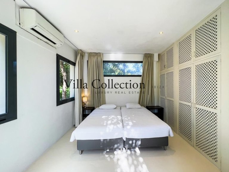 Villa for Sale in Santa Eulalia Del Rio, Balearic Islands 37