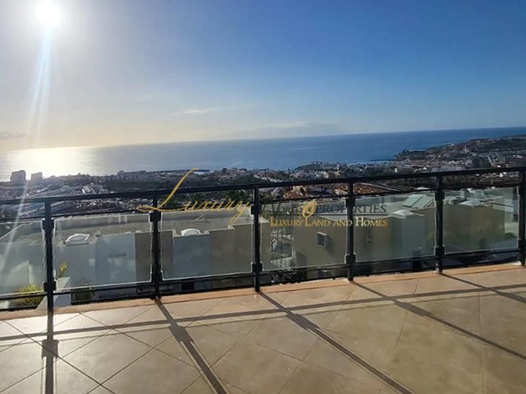 Villa for Sale in Costa Adeje, Tenerife, España 36
