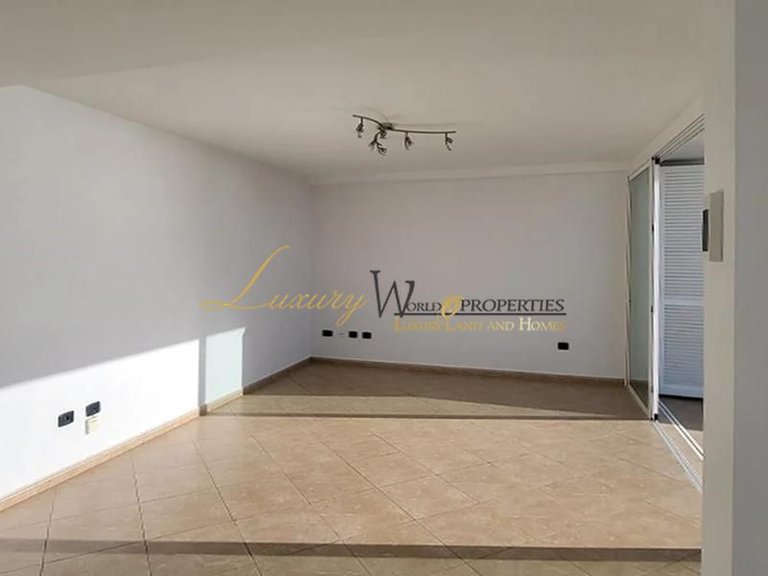 Villa for Sale in Costa Adeje, Tenerife, España 5