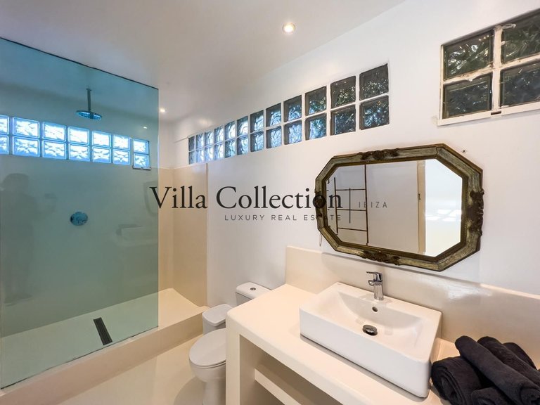 Villa for Sale in Santa Eulalia Del Rio, Balearic Islands 39