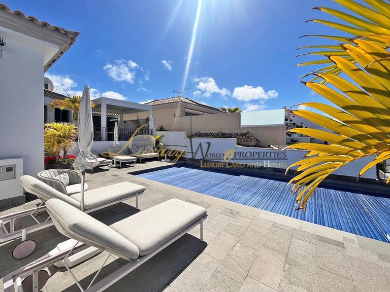 Villa for Sale in Playa De La Arena, Tenerife, España 1