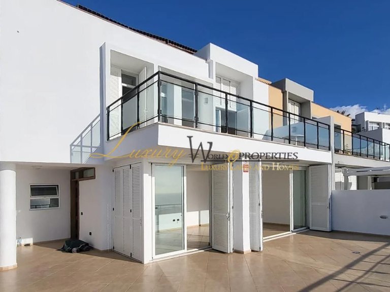 Villa for Sale in Costa Adeje, Tenerife, España 1