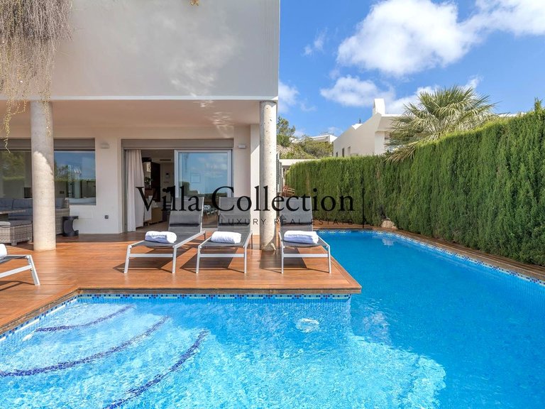 Villa for Weekly Rent in Cap Martinet, Balearic Islands 3