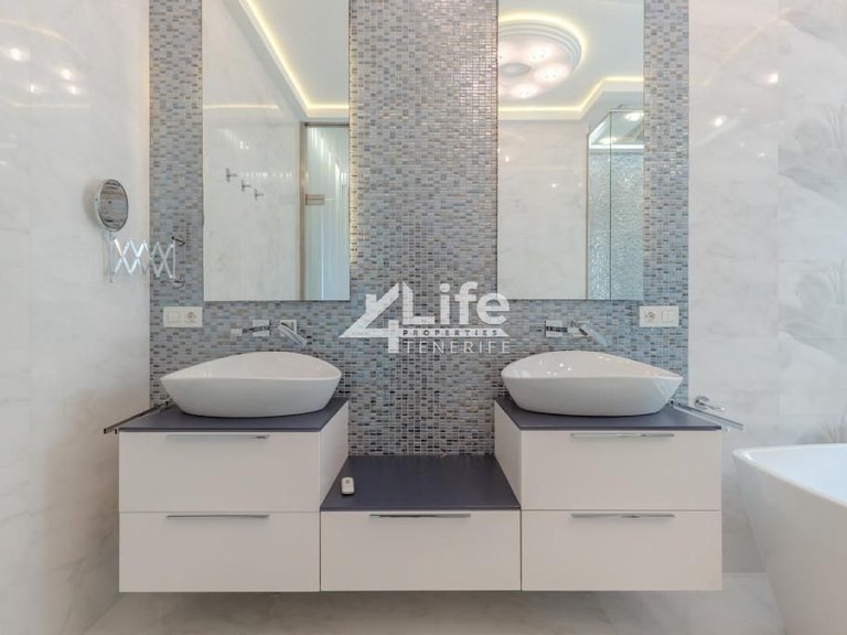 Villa for Sale in Costa Adeje, Adeje 26