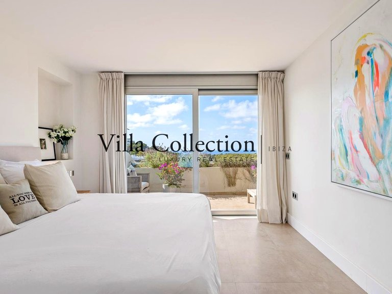 Villa for Weekly Rent in Cap Martinet, Balearic Islands 16