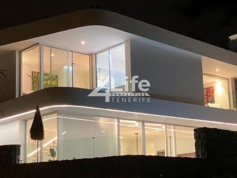 Villa for Sale in Costa Adeje, Adeje 26