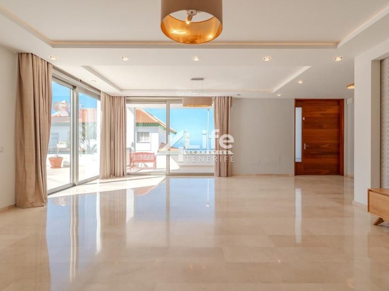 Villa for Sale in Costa Adeje, Adeje 19