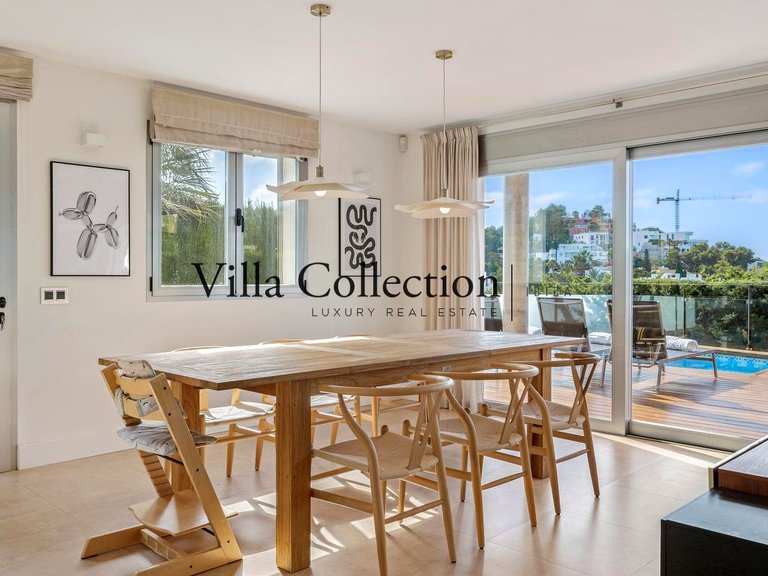 Villa for Weekly Rent in Cap Martinet, Balearic Islands 10