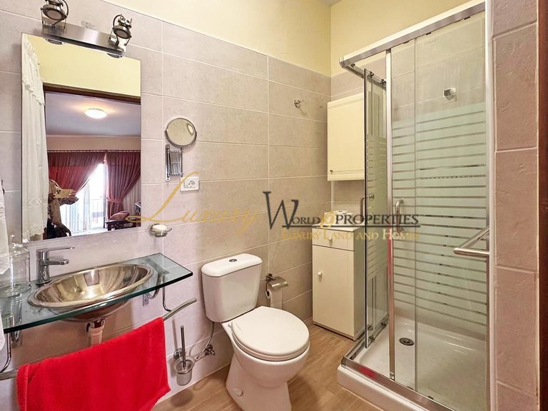 Villa for Sale in Guia De Isora, Tenerife, España 22