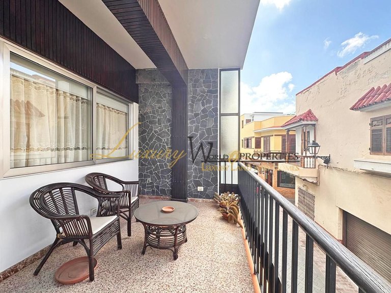 Villa for Sale in Guia De Isora, Tenerife, España 1