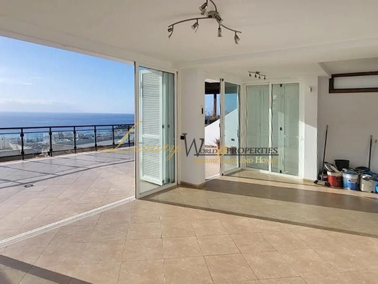 Villa for Sale in Costa Adeje, Tenerife, España 4