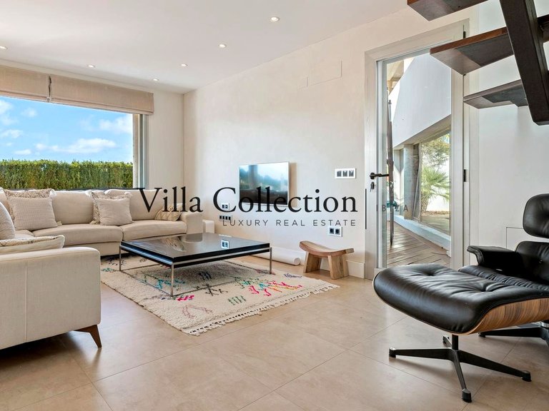 Villa for Weekly Rent in Cap Martinet, Balearic Islands 7