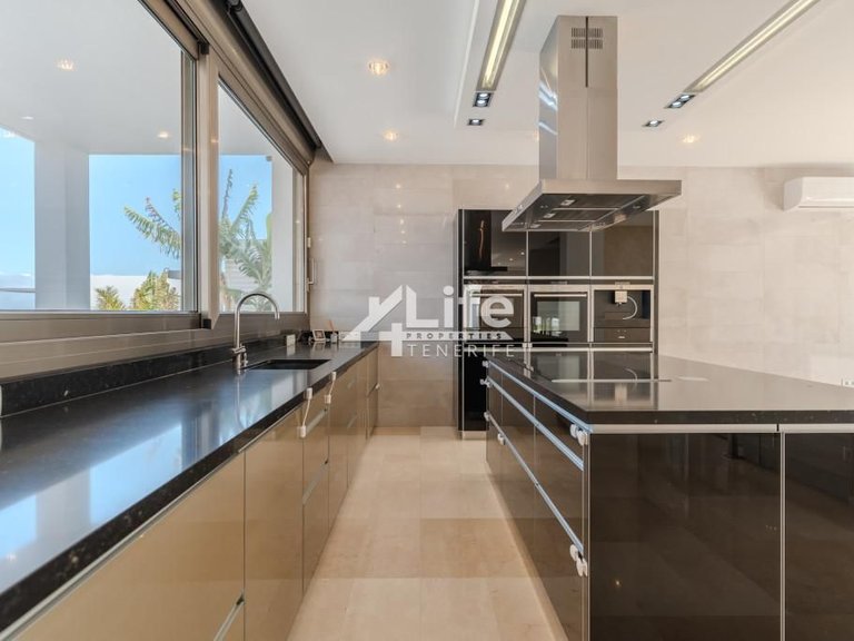 Villa for Sale in Costa Adeje, Adeje 13