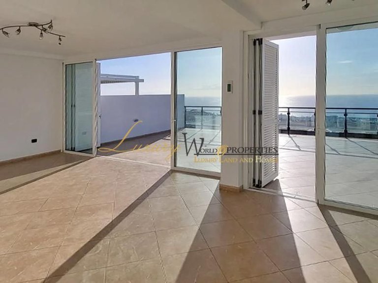 Villa for Sale in Costa Adeje, Tenerife, España 6