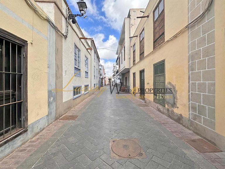 Villa for Sale in Guia De Isora, Tenerife, España 31