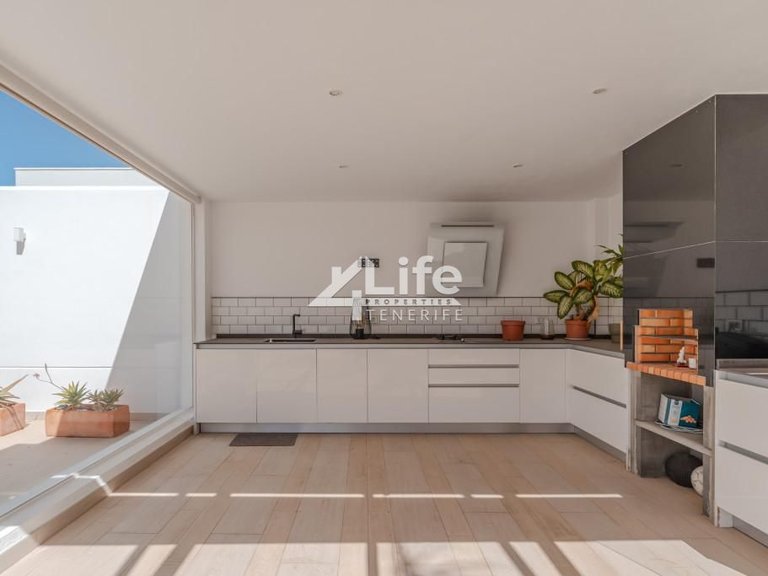 Villa for Sale in Costa Adeje, Adeje 9