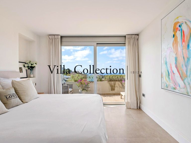 Villa for Weekly Rent in Cap Martinet, Balearic Islands 32
