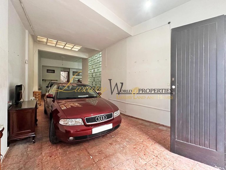 Villa for Sale in Guia De Isora, Tenerife, España 30