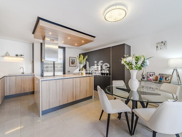 Villa for Sale in Costa Adeje, Adeje 16