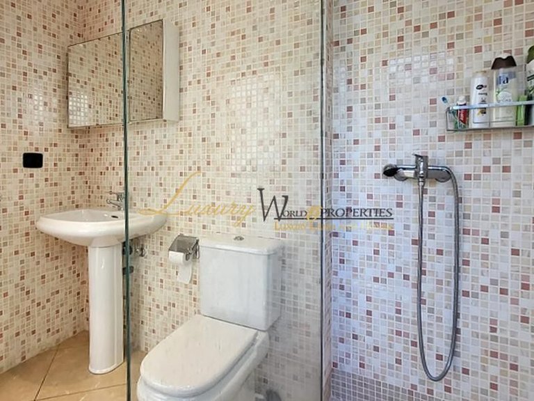 Villa for Sale in Costa Adeje, Tenerife, España 33