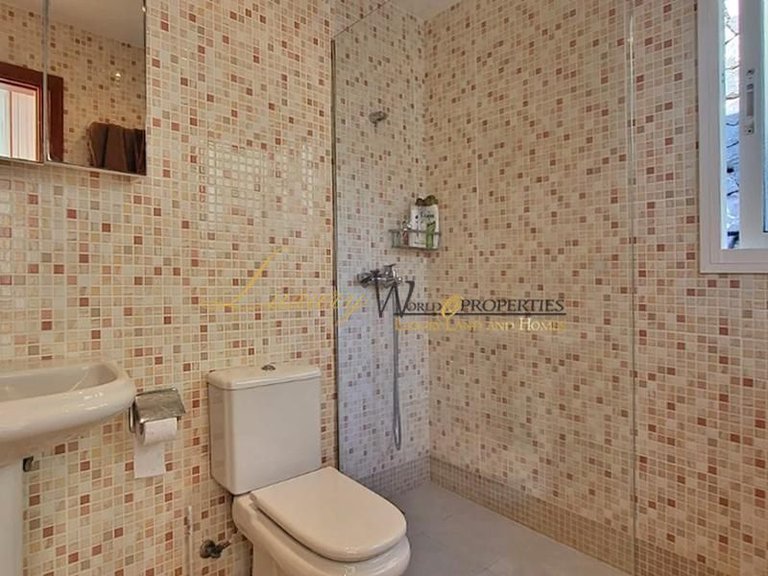 Villa for Sale in Costa Adeje, Tenerife, España 32