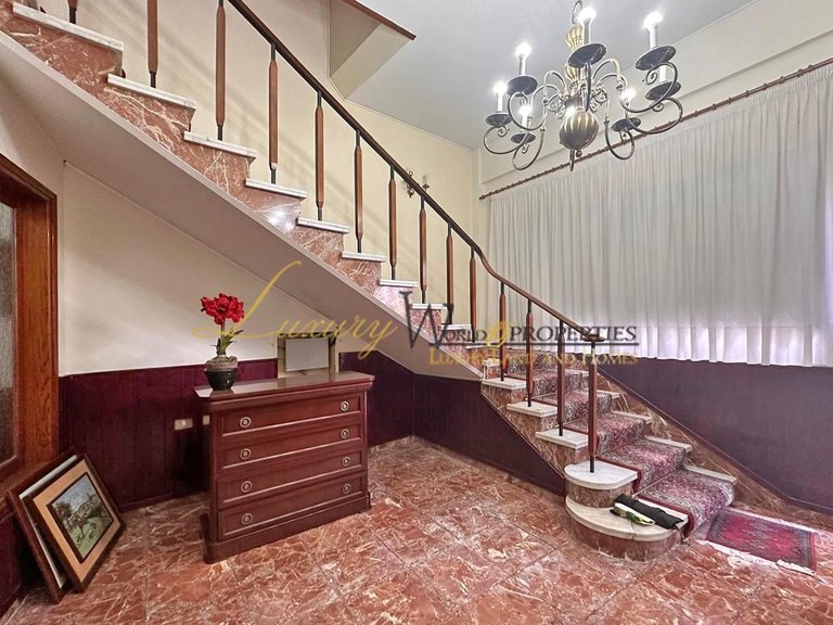 Villa for Sale in Guia De Isora, Tenerife, España 3