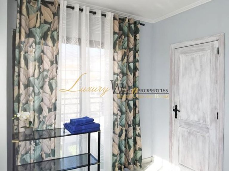 Apartment for Sale in Playa Paraiso, Tenerife, España 12