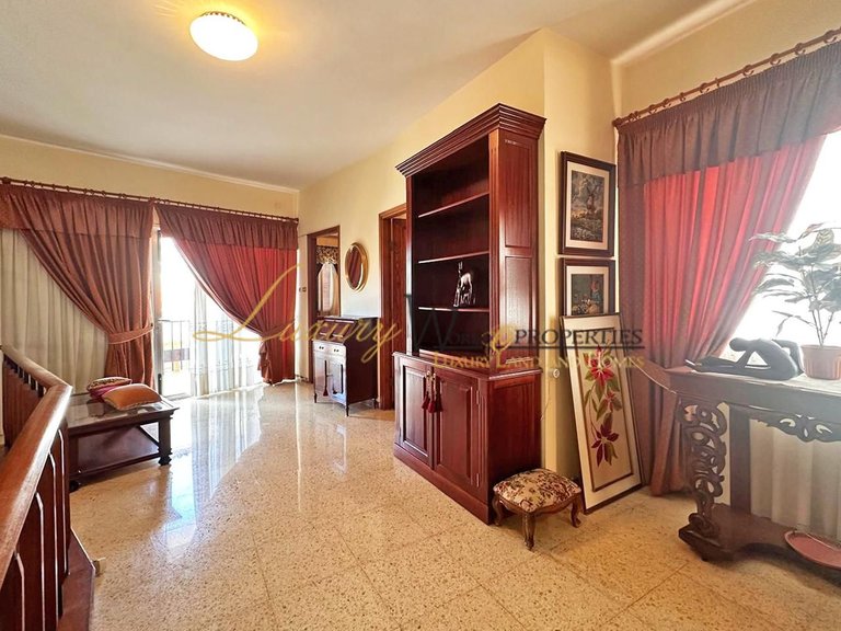 Villa for Sale in Guia De Isora, Tenerife, España 7