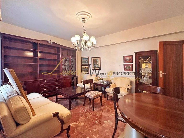 Villa for Sale in Guia De Isora, Tenerife, España 5