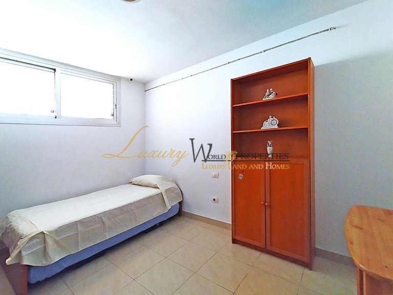 Apartment for Sale in Playa Paraiso, Tenerife, España 12