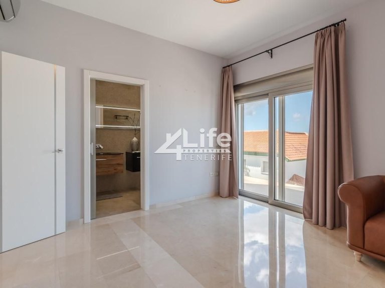 Villa for Sale in Costa Adeje, Adeje 29