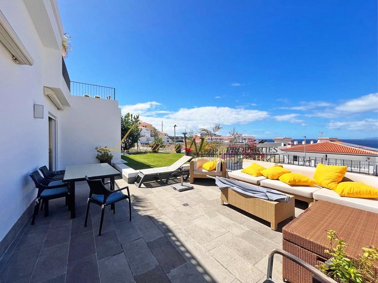 Villa for Sale in Playa De La Arena, Tenerife, España 3