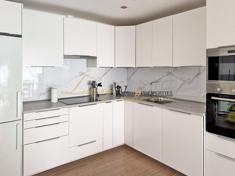 Apartment for Sale in Los Cristianos, Tenerife, España 7