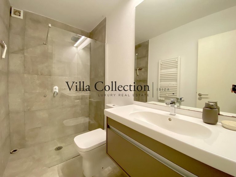 Villa for Rent in Santa Eulalia Del Rio, Islas Balerares 35