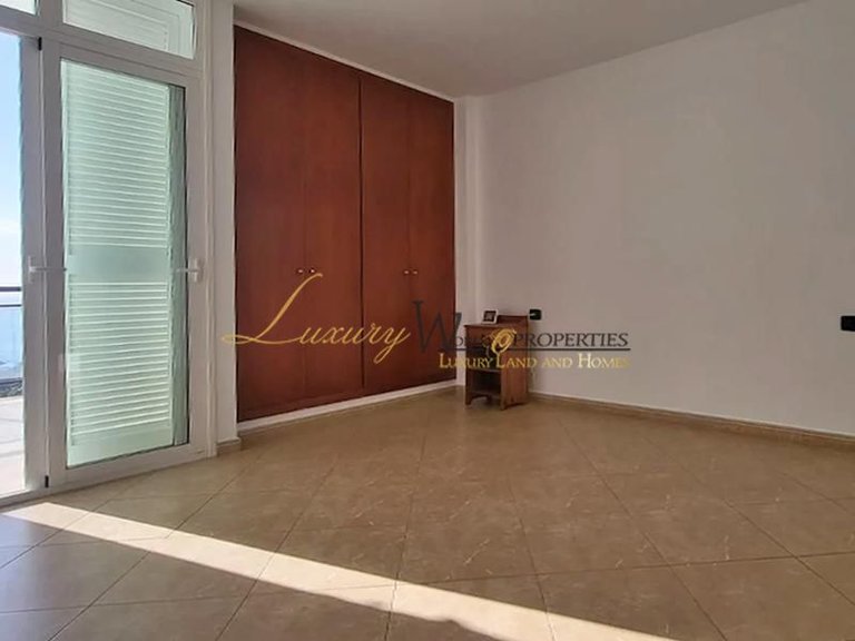 Villa for Sale in Costa Adeje, Tenerife, España 17