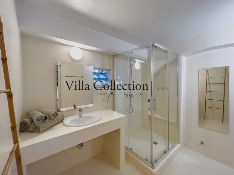 Villa for Sale in Santa Eulalia Del Rio, Balearic Islands 28