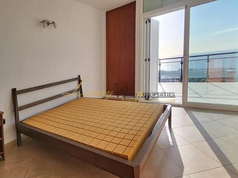Villa for Sale in Costa Adeje, Tenerife, España 30