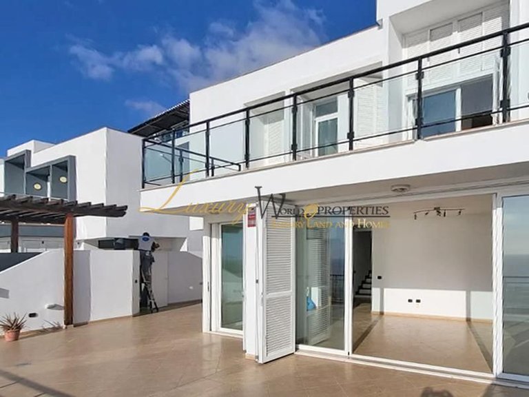 Villa for Sale in Costa Adeje, Tenerife, España 2