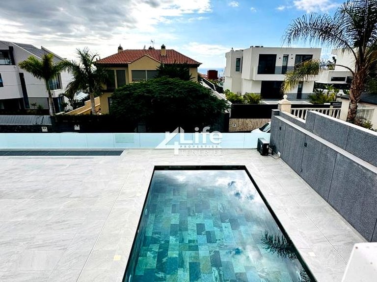 Villa for Sale in Costa Adeje, Adeje 3