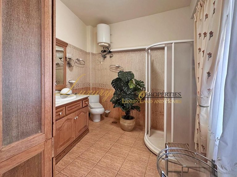 Villa for Sale in Guia De Isora, Tenerife, España 21