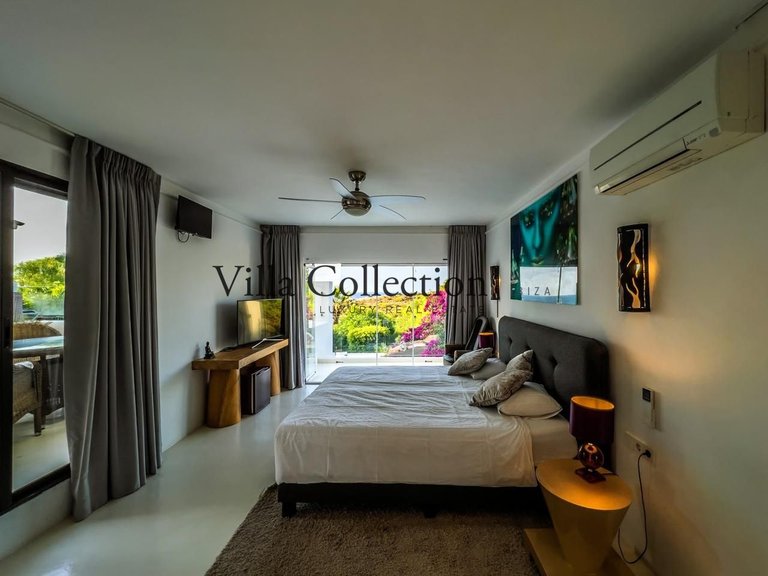 Villa for Sale in Santa Eulalia Del Rio, Balearic Islands 14