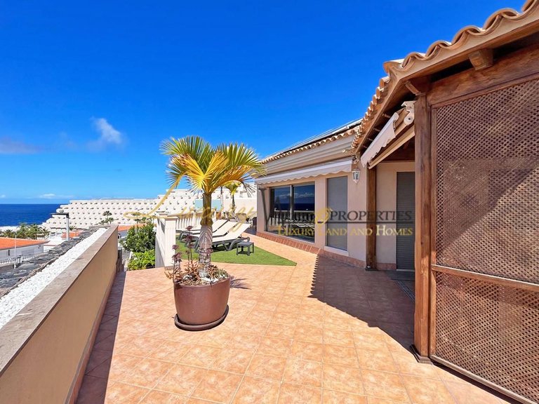 Villa for Sale in Playa De La Arena, Tenerife, España 1