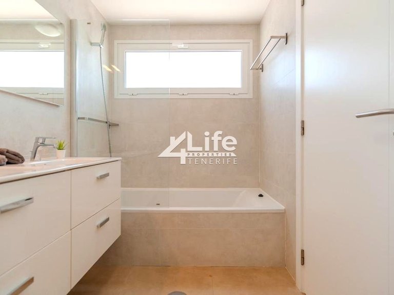 Villa for Sale in Playa Paraiso, Adeje 29