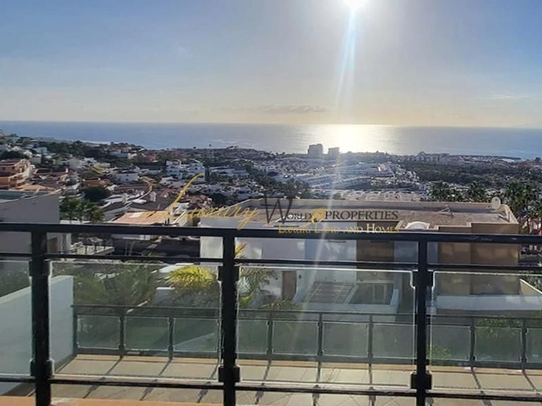 Villa for Sale in Costa Adeje, Tenerife, España 23