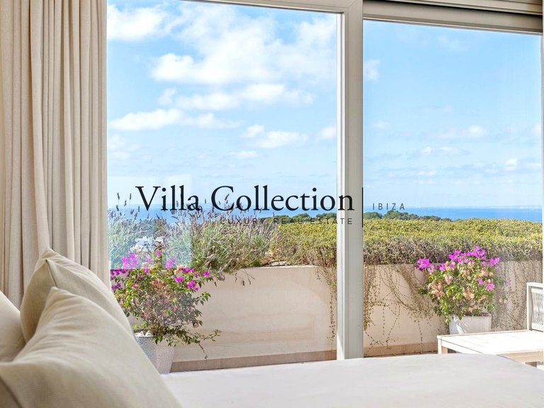 Villa for Weekly Rent in Cap Martinet, Balearic Islands 15