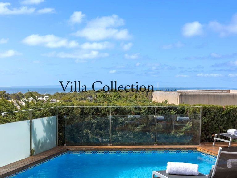 Villa for Weekly Rent in Cap Martinet, Balearic Islands 5