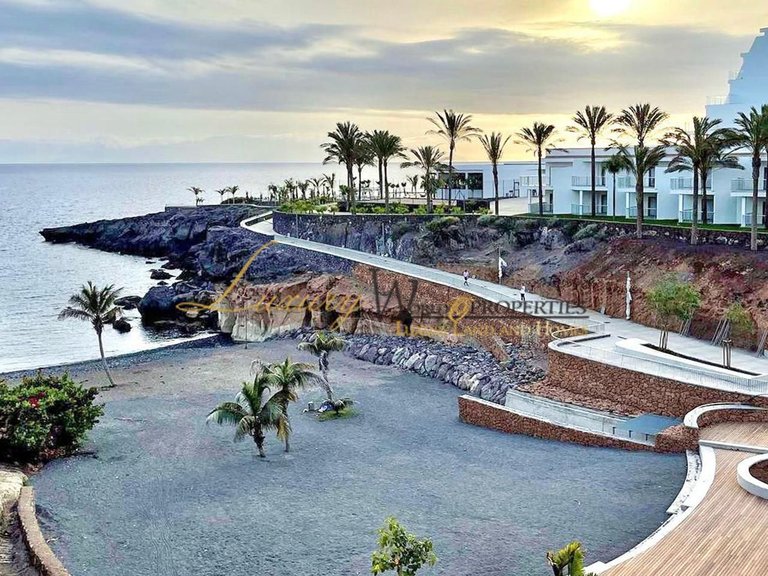 Apartment for Sale in Playa Paraiso, Tenerife, España 17