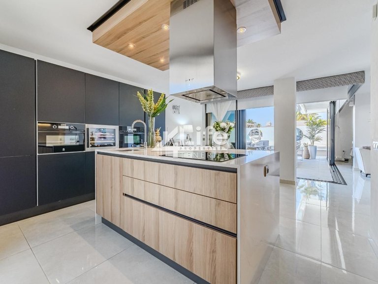 Villa for Sale in Costa Adeje, Adeje 21