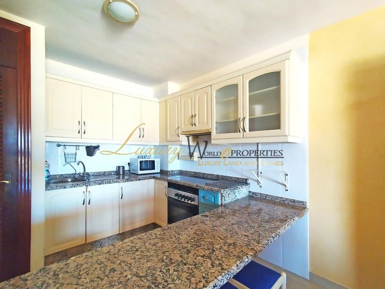 Apartment for Sale in Playa Paraiso, Tenerife, España 8