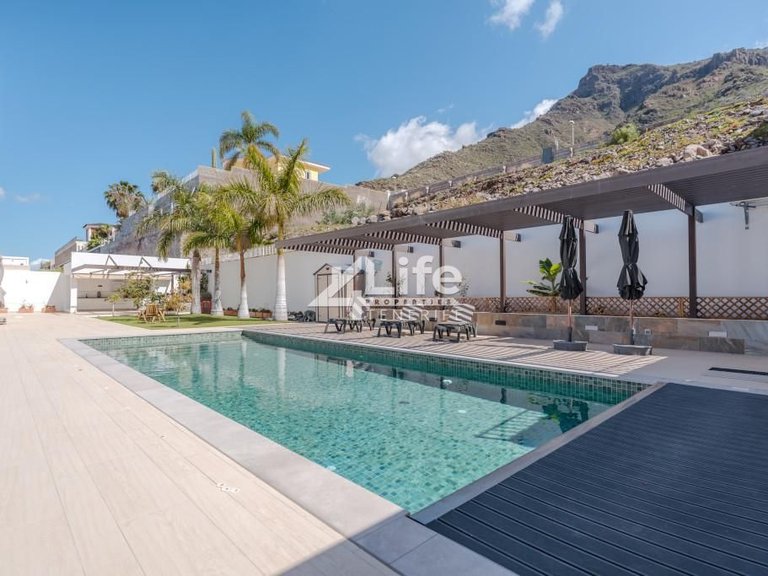 Villa for Sale in Costa Adeje, Adeje 3